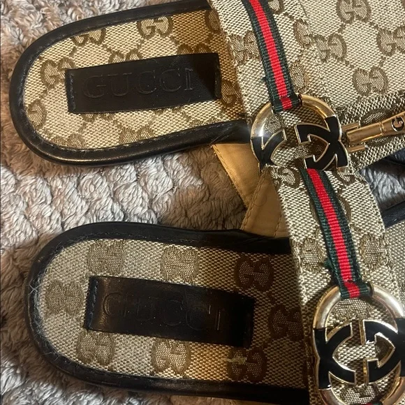 Gucci Tan and Black Logo Sandals. Size 38. - Picture 4 of 11